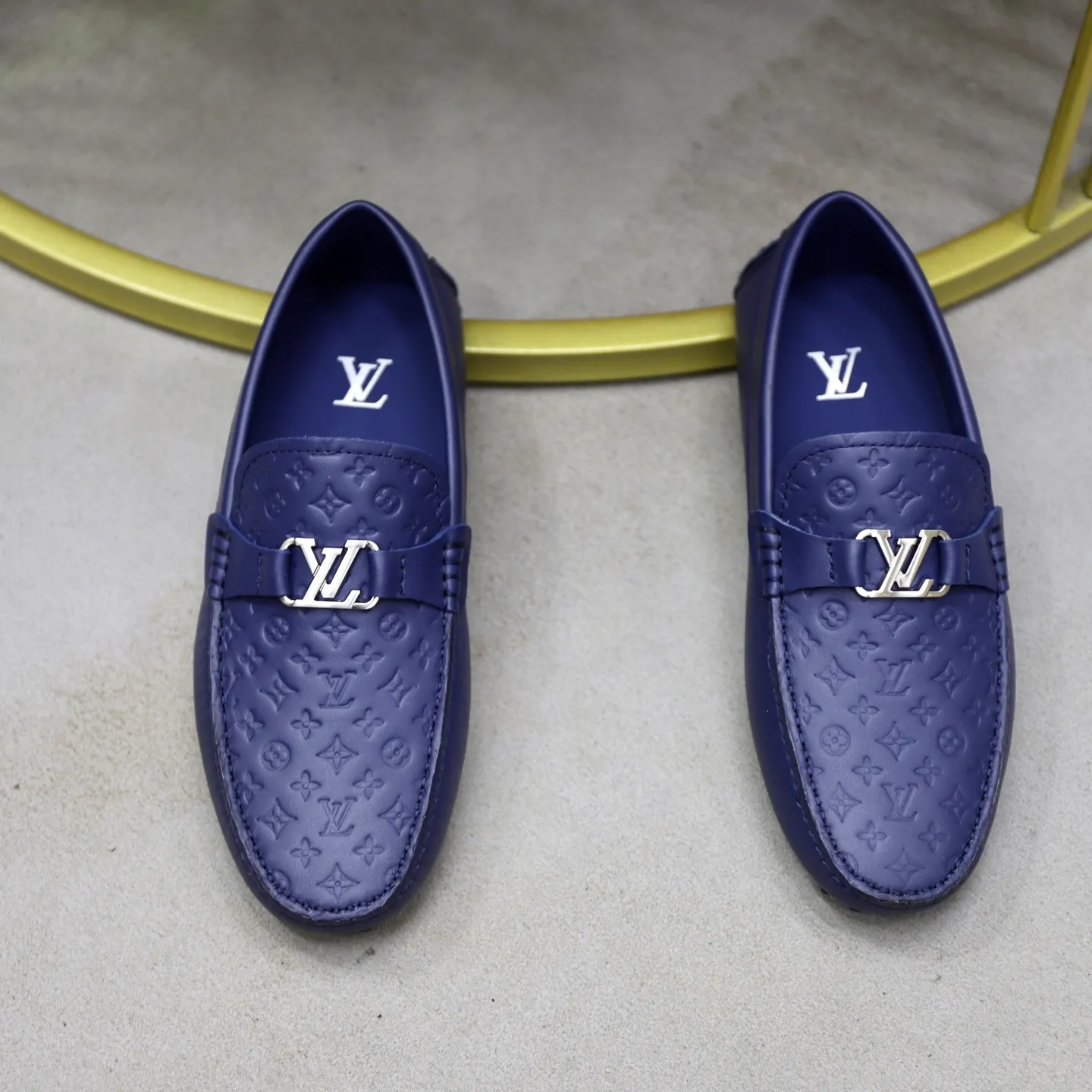 Ex-factory price: 480💰【LV】Louis Vuitton ⚠️High-end men’s driving and pedal series ⚠️38-44 (customized for 45) ⚠️All original cowhide leather! Thick and soft! Made entirely of calfskin lining! The latest non-slip beanie sole! Three-dimensional package technology! Fashionable and classic! Handicrafts! Original high quality! Feel free to compare!
